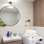 Days - Modern With Terrace And Ac In Karlin Prag