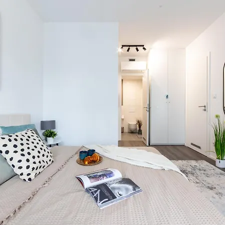 Daire Days - Modern With Terrace And Ac In Karlin *